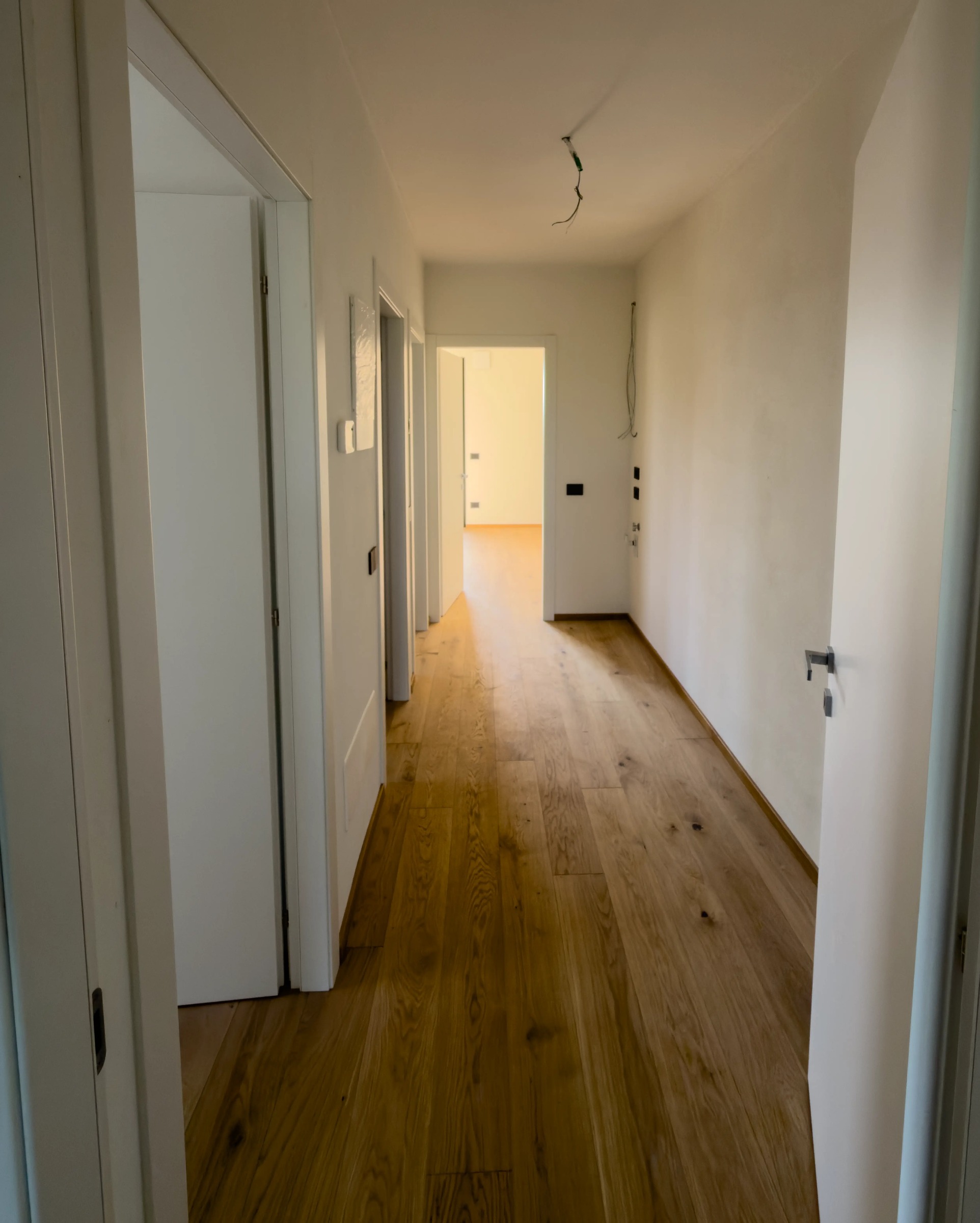 Corridoio con parquet in rovere